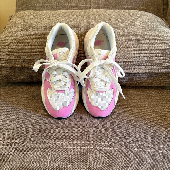New Balance Shoes - New Balance Cream and Pink 57/40 Sneakers